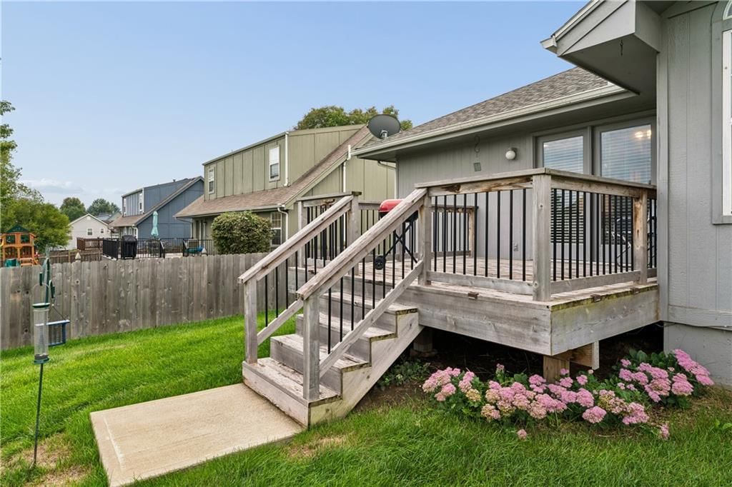 809 NE Aaron Drive — photo 57