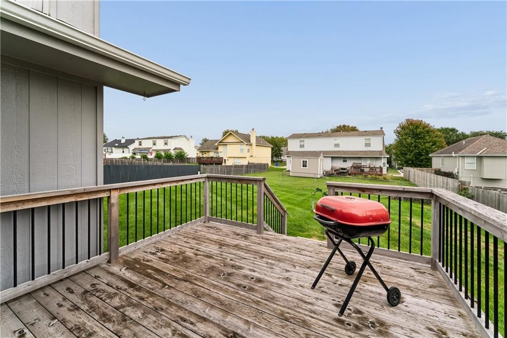 809 NE Aaron Drive — photo 58