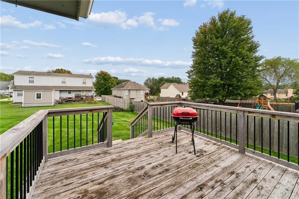 809 NE Aaron Drive — photo 59