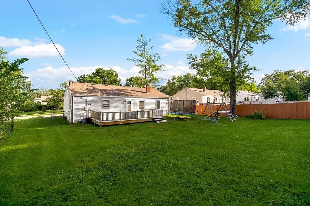 Photo 18 of 21 - 903 NE 67th Place, Gladstone, MO 64118