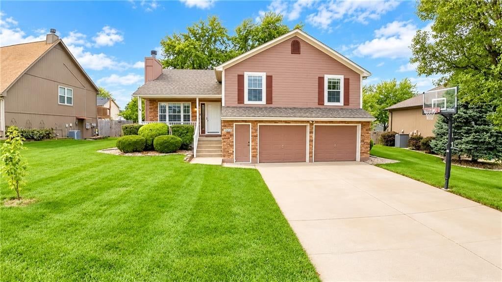1406 Tabitha Lane, Greenwood, MO