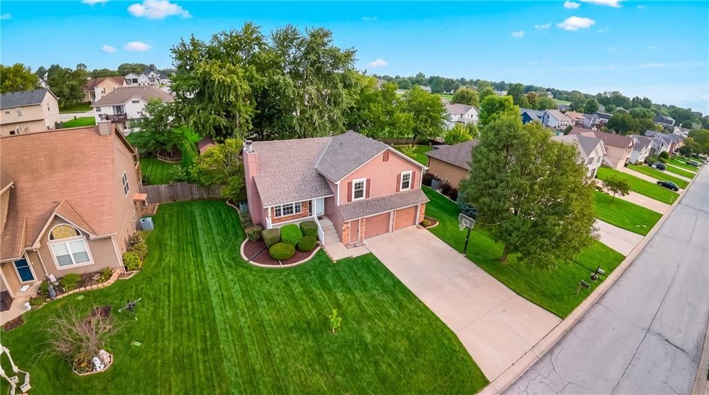 1406 Tabitha Lane, Greenwood, MO: listing photo 3