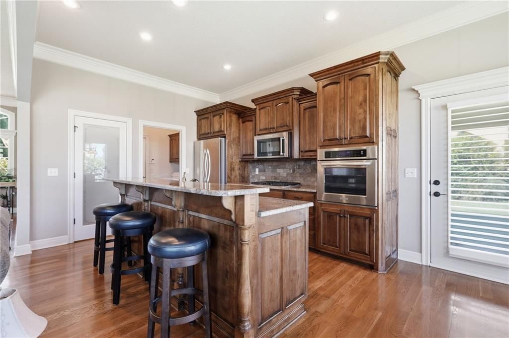 Photo 11 of 40 - 1510 Spur Ridge Circle, Raymore, MO 64083