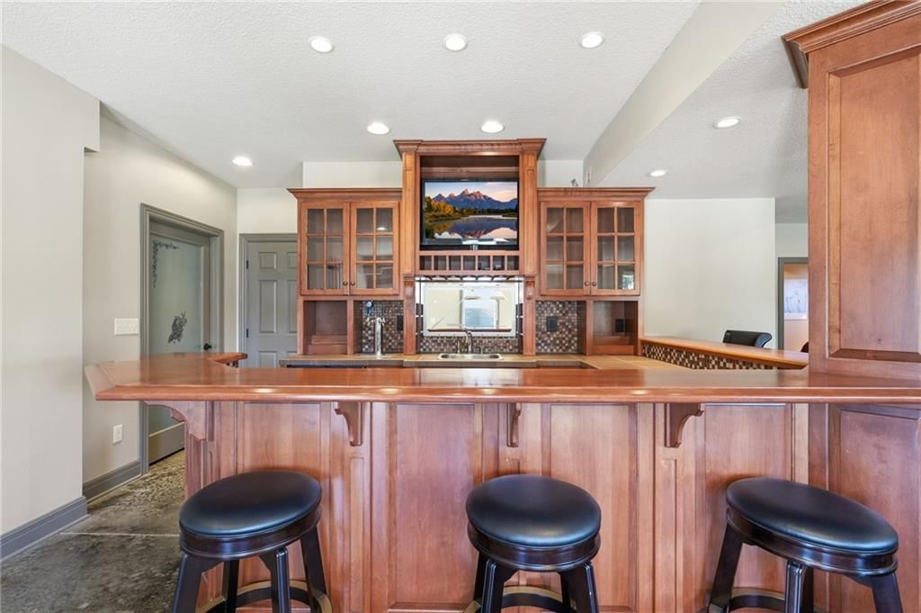 Photo 31 of 40 - 1510 Spur Ridge Circle, Raymore, MO 64083