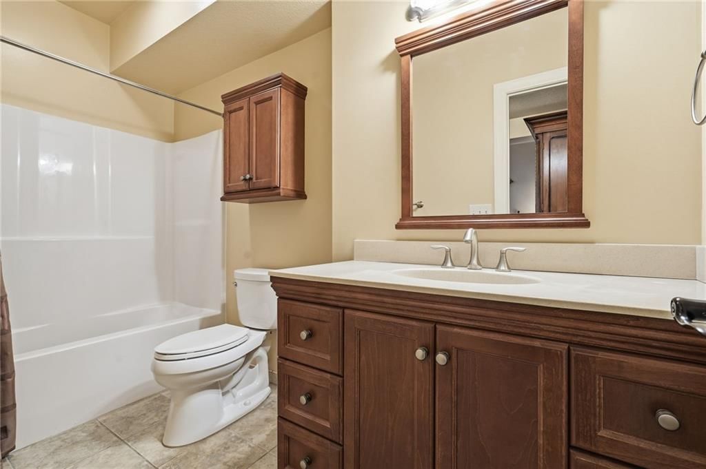 Photo 33 of 40 - 1510 Spur Ridge Circle, Raymore, MO 64083