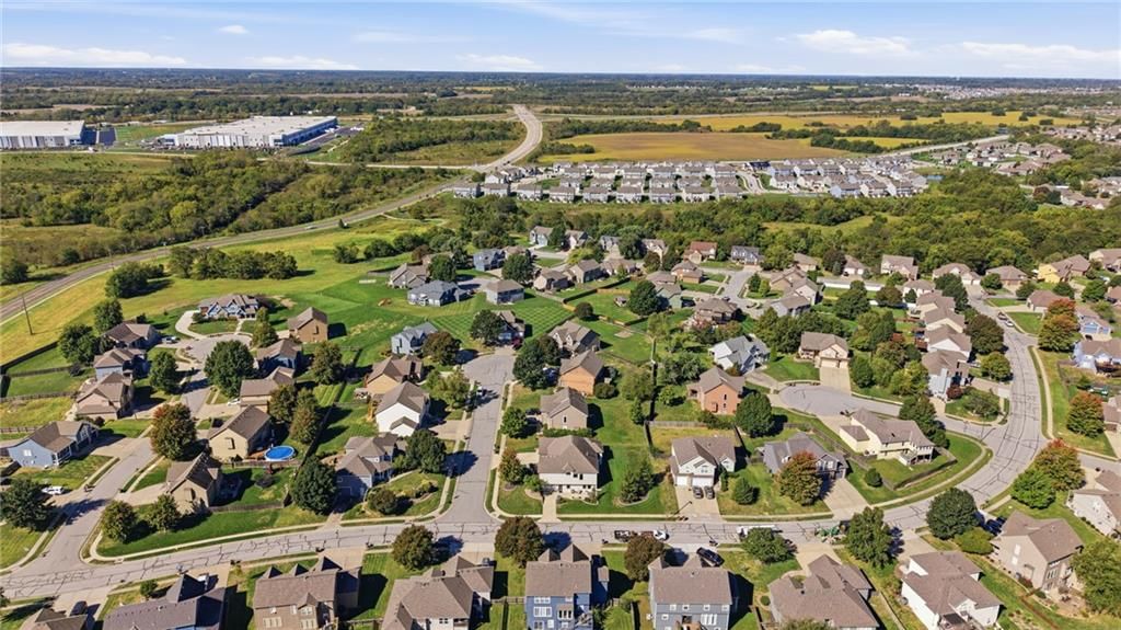 Photo 37 of 40 - 1510 Spur Ridge Circle, Raymore, MO 64083