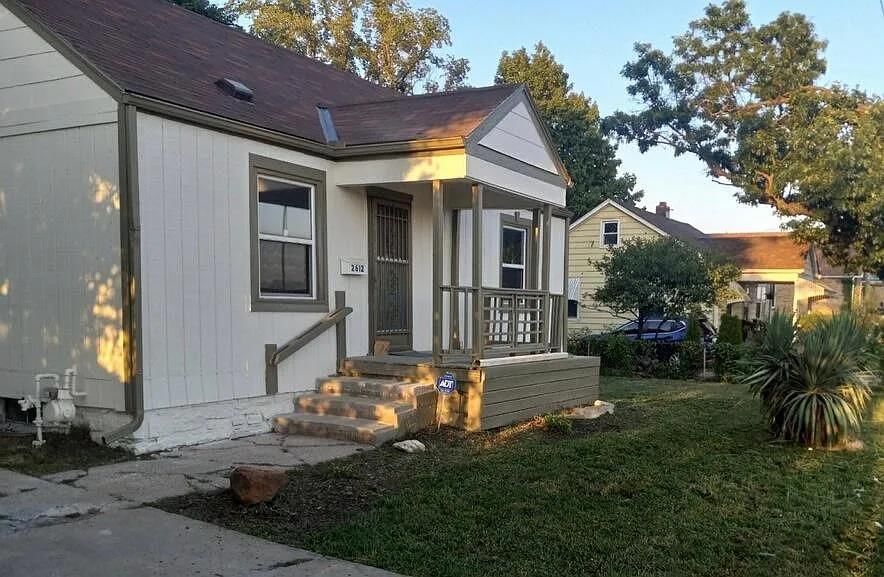 2612 E 75th Street — photo 1