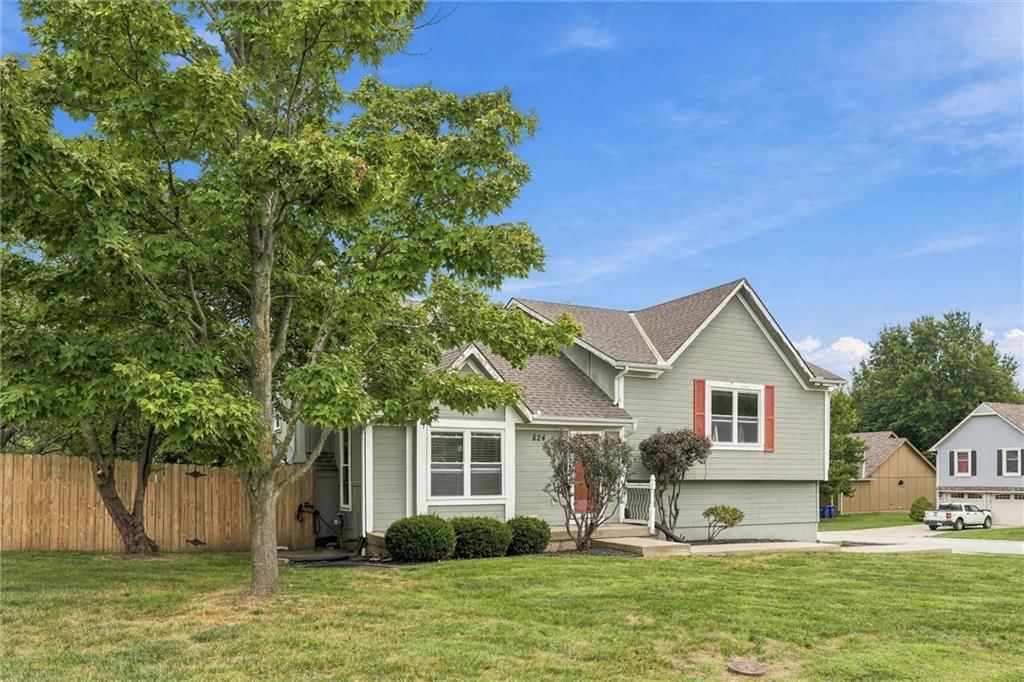 824 SE 10th Terrace, Lee's Summit, MO: listing photo 2