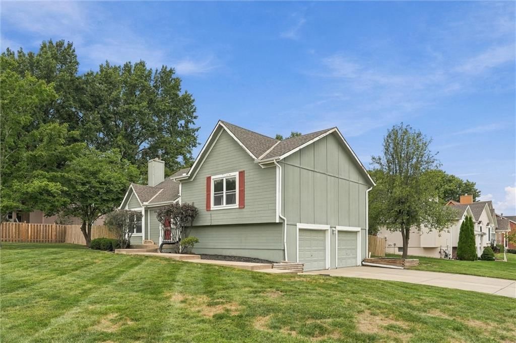 824 SE 10th Terrace, Lee's Summit, MO: listing photo 3