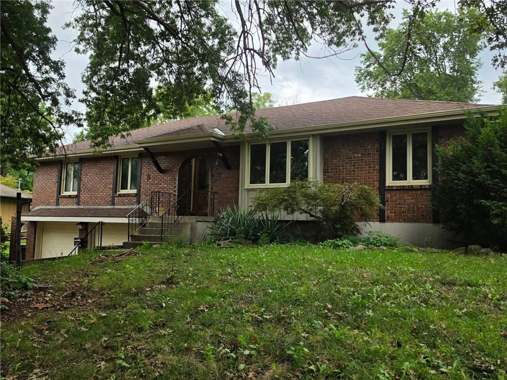 Photo 2 of 3 - 15932 E 41st Street S, Independence, MO 64055