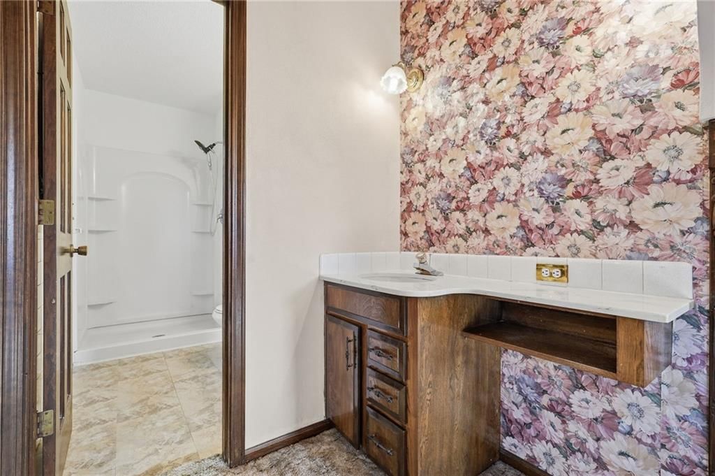 Photo 13 of 28 - 15932 E 41st Street S, Independence, MO 64055