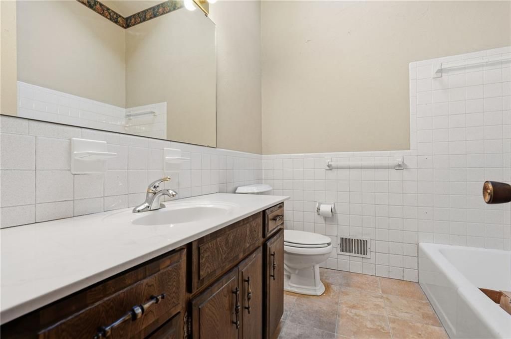Photo 17 of 28 - 15932 E 41st Street S, Independence, MO 64055