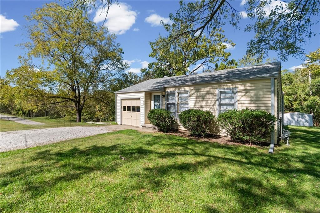 8108 9 Highway, Kansas City, MO: listing photo 2