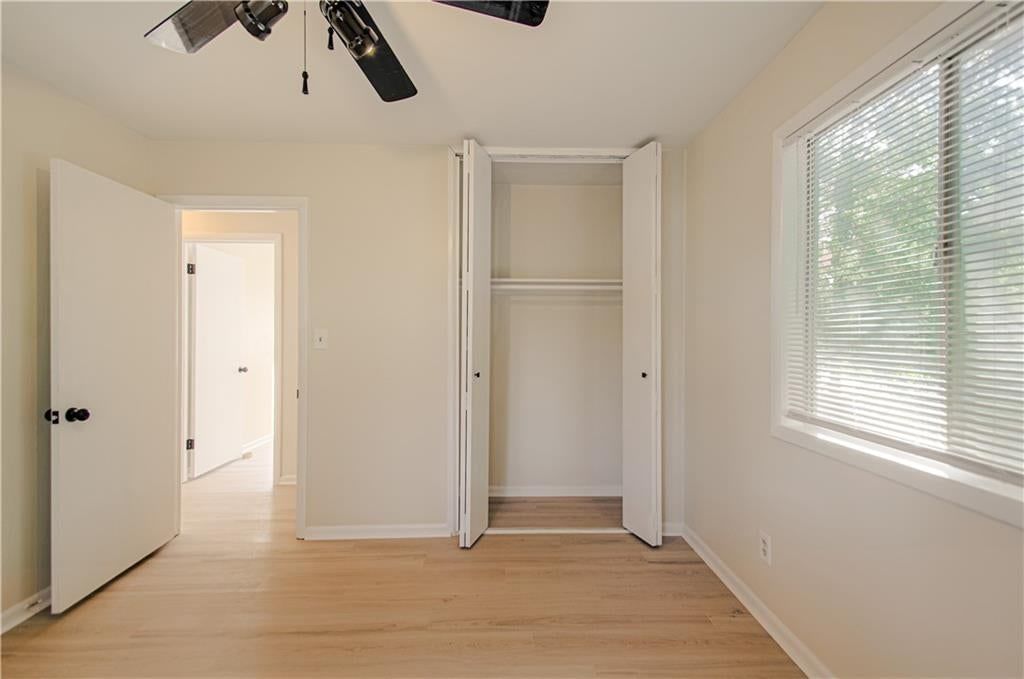 Photo 11 of 28 - 5112 S Cottage Avenue, Independence, MO 64055