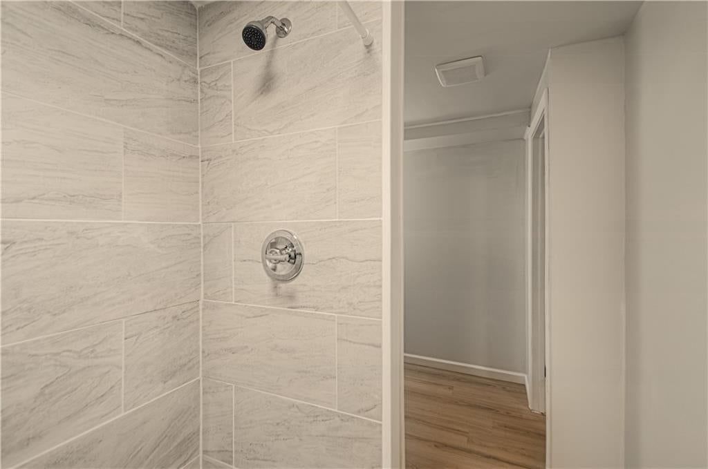 Tiled shower at 5112 S Cottage Avenue, Independence, MO 64055