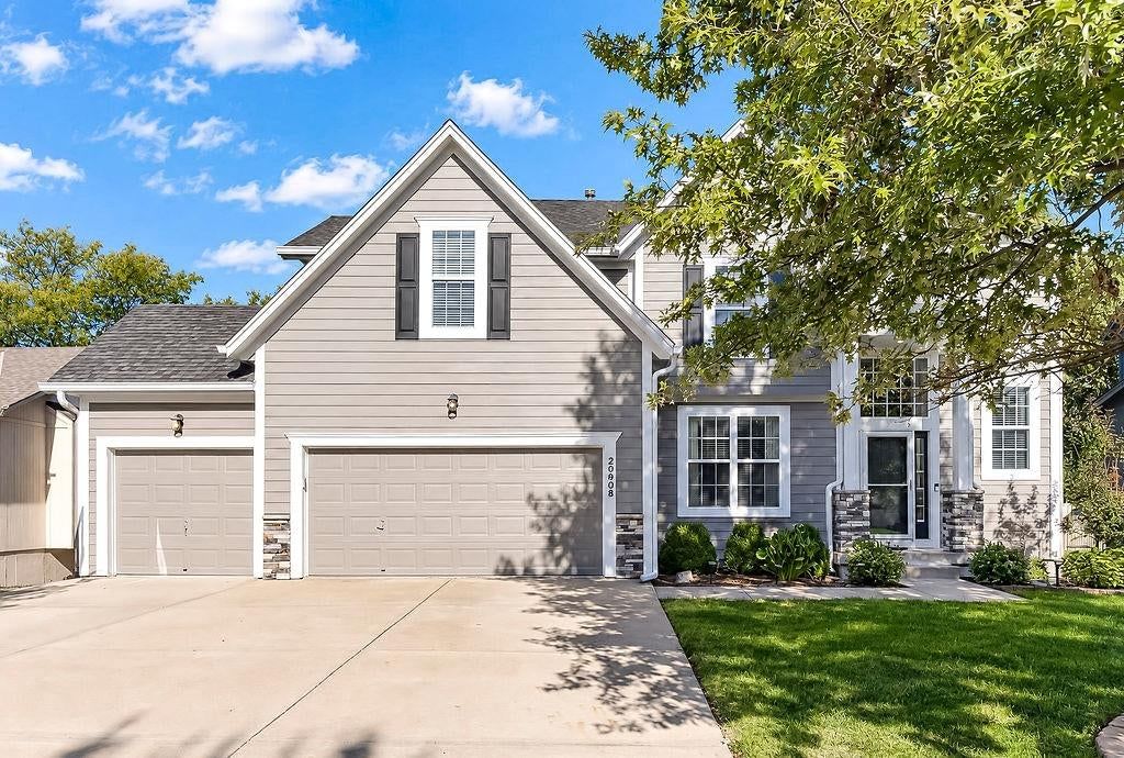 20908 W 117th Street, Olathe, KS: listing photo 2
