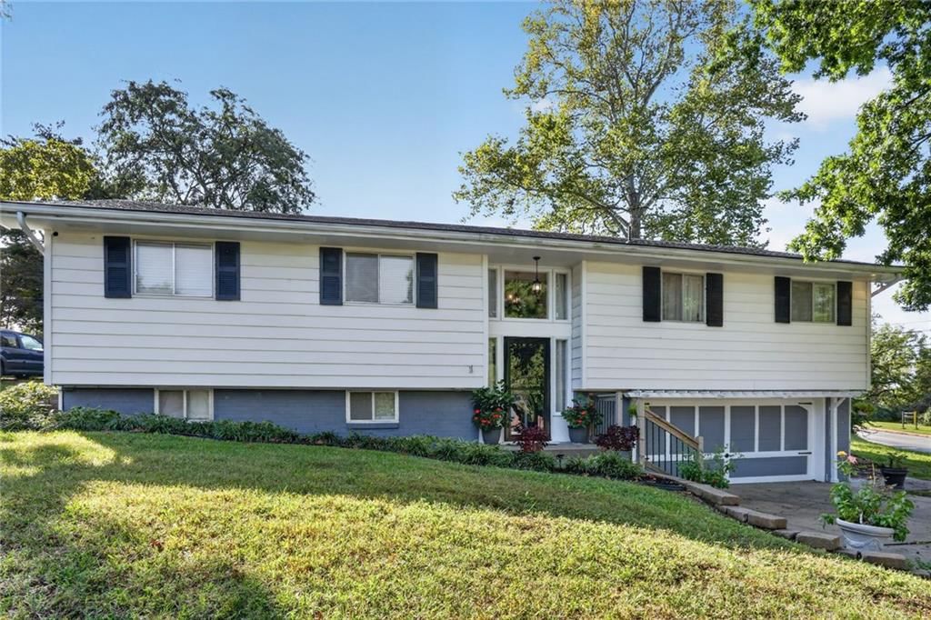305 NW 60th Terrace, Kansas City, MO