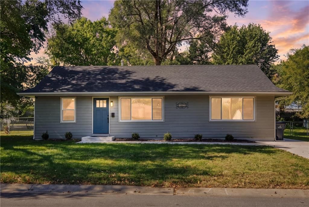 1017 S Brockway Street, Olathe, KS: listing photo 2