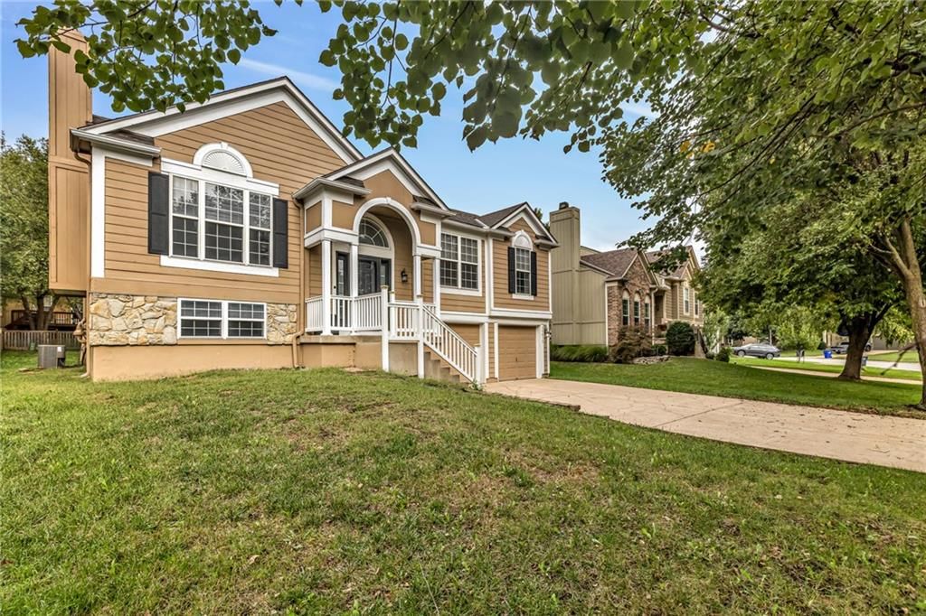 15672 S Blackfoot Street, Olathe, KS: listing photo 3