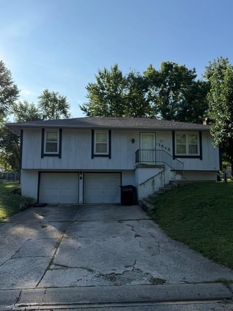 1515 SE 15th Place, Oak Grove, MO