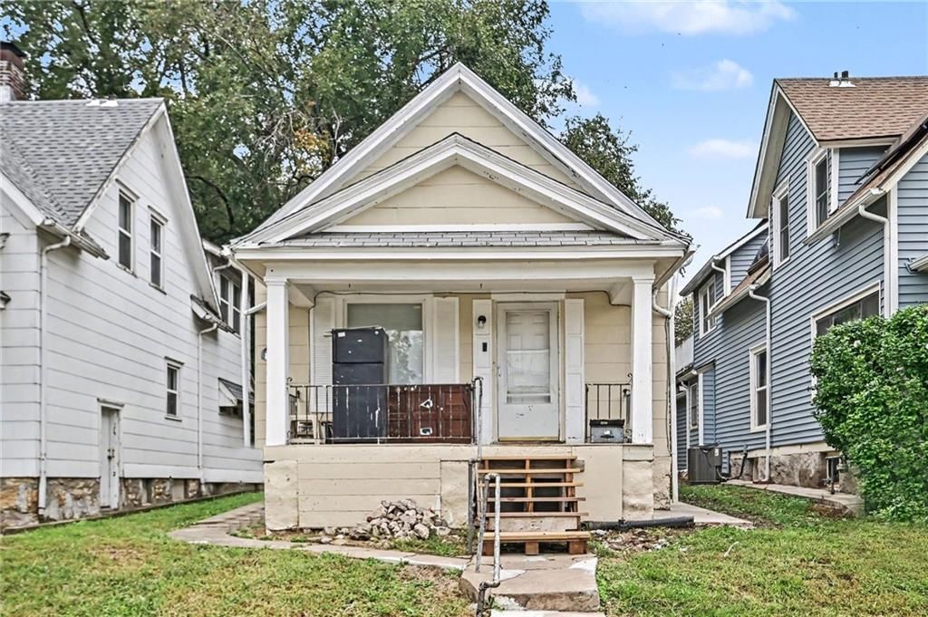 220 N ELMWOOD Avenue, Kansas City, MO: listing photo 2