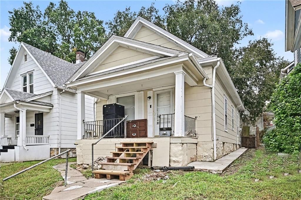 220 N ELMWOOD Avenue, Kansas City, MO: listing photo 3