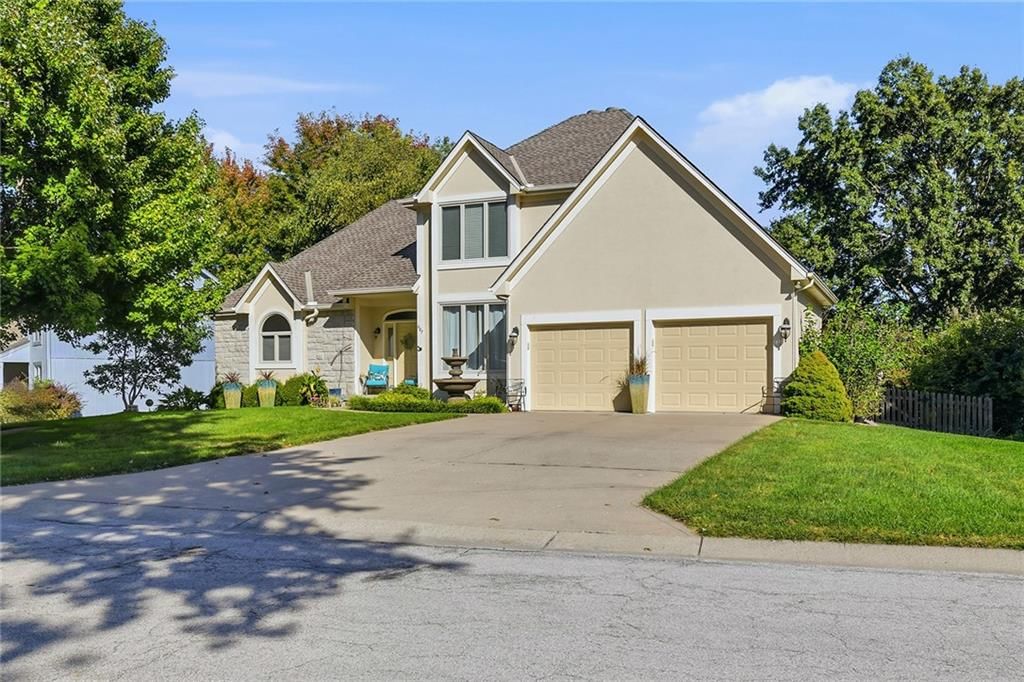 607 NW Brookhaven Drive, Lee's Summit, MO: listing photo 2