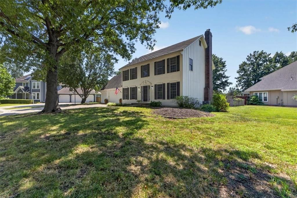 Photo 4 of 73 - 713 NW Eagle Ridge Circle, Lee's Summit, MO 64081
