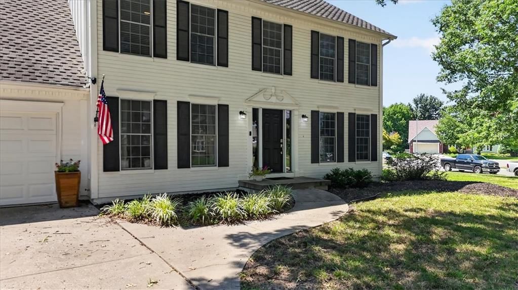 Photo 5 of 73 - 713 NW Eagle Ridge Circle, Lee's Summit, MO 64081