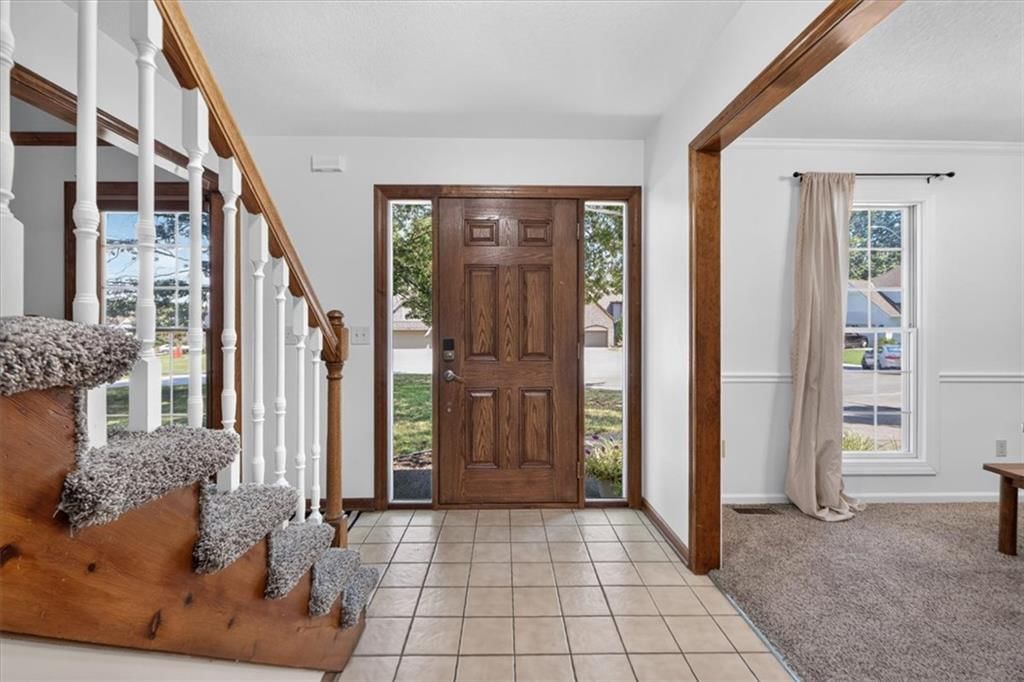 Photo 7 of 73 - 713 NW Eagle Ridge Circle, Lee's Summit, MO 64081