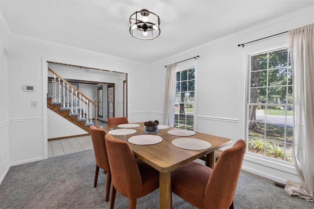 Photo 11 of 73 - 713 NW Eagle Ridge Circle, Lee's Summit, MO 64081