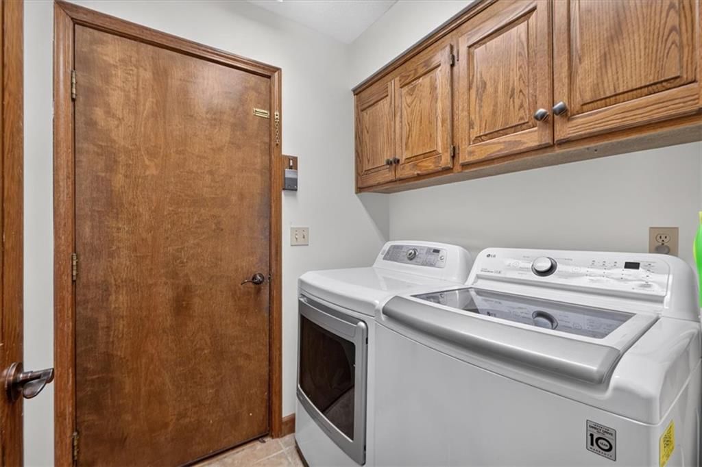 Photo 12 of 73 - 713 NW Eagle Ridge Circle, Lee's Summit, MO 64081