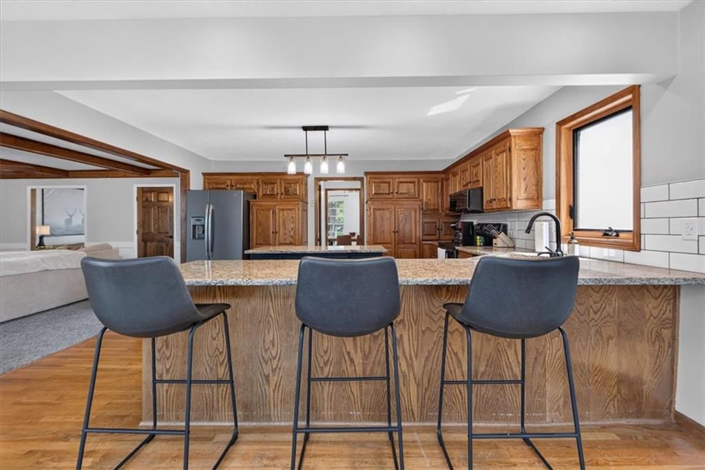 Photo 18 of 73 - 713 NW Eagle Ridge Circle, Lee's Summit, MO 64081