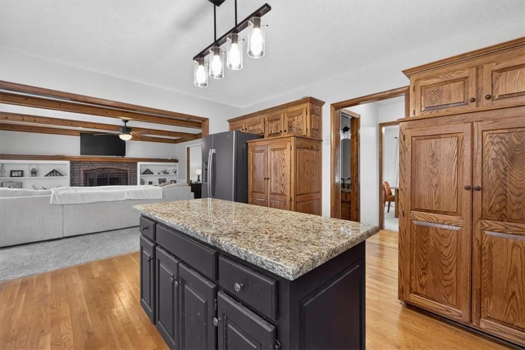 Photo 20 of 73 - 713 NW Eagle Ridge Circle, Lee's Summit, MO 64081