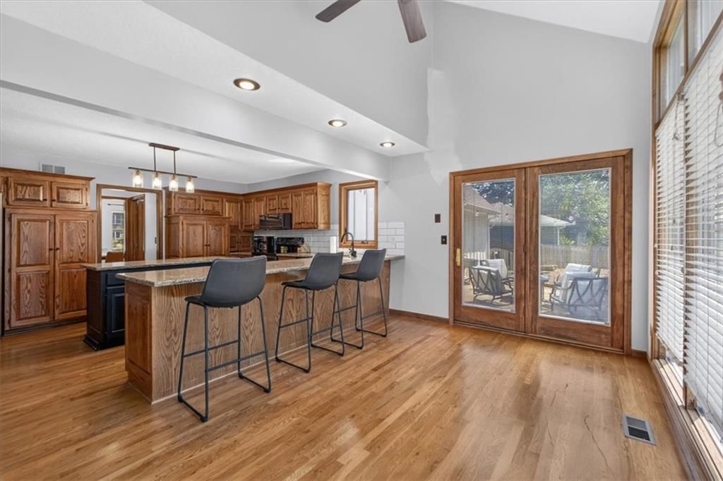Breakfast nook at 713 NW Eagle Ridge Circle, Lee's Summit, MO 64081