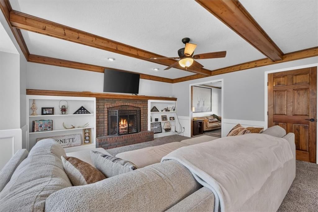 713 NW Eagle Ridge Circle, Lee's Summit, MO