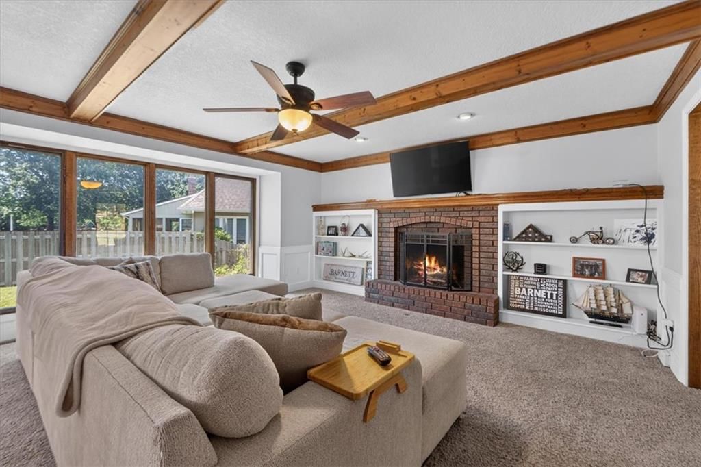 Photo 26 of 73 - 713 NW Eagle Ridge Circle, Lee's Summit, MO 64081