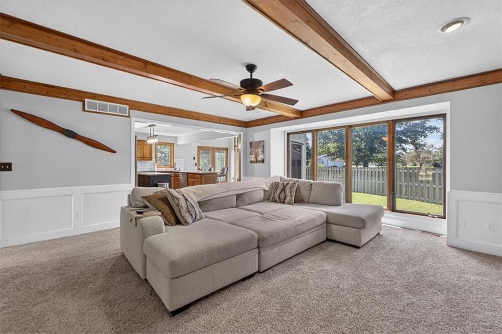 Photo 27 of 73 - 713 NW Eagle Ridge Circle, Lee's Summit, MO 64081