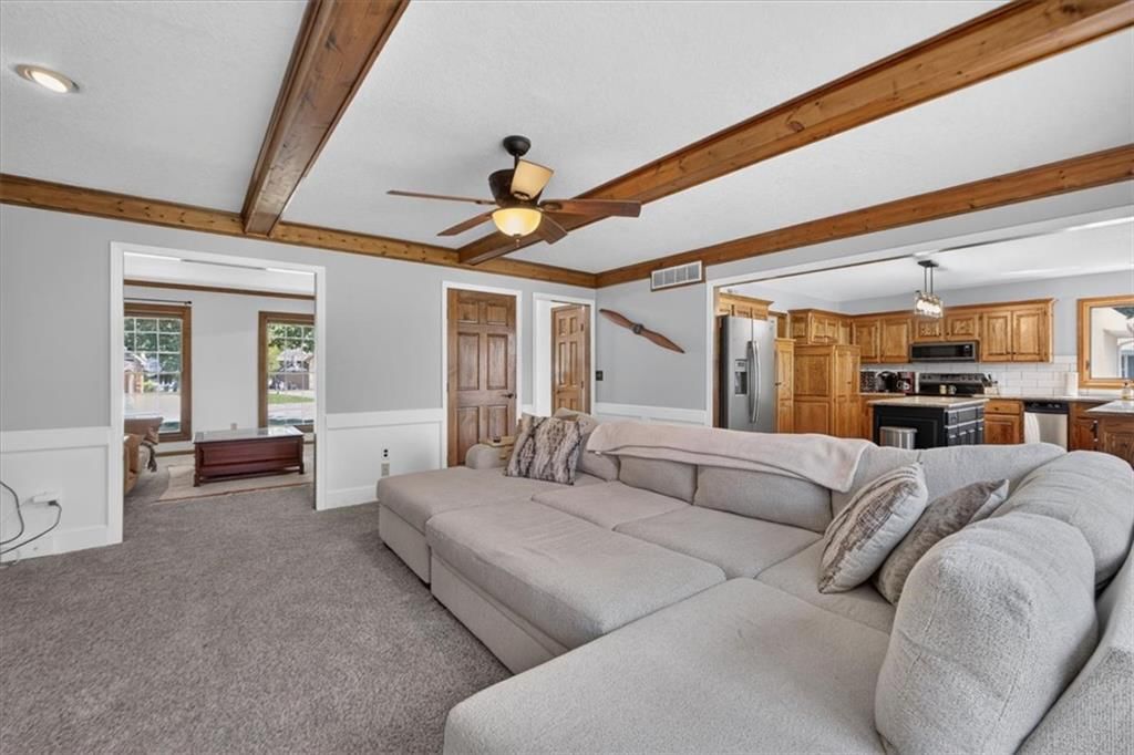 Photo 28 of 73 - 713 NW Eagle Ridge Circle, Lee's Summit, MO 64081