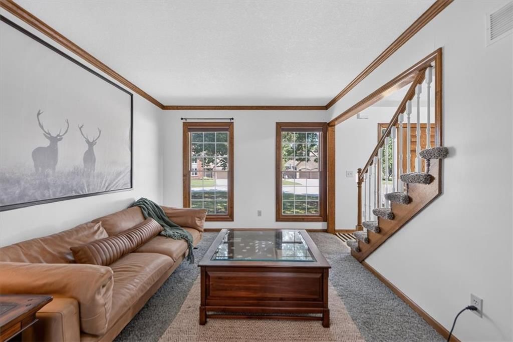 Carpet at 713 NW Eagle Ridge Circle, Lee's Summit, MO 64081