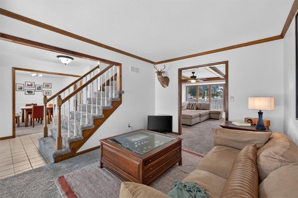 Photo 32 of 73 - 713 NW Eagle Ridge Circle, Lee's Summit, MO 64081