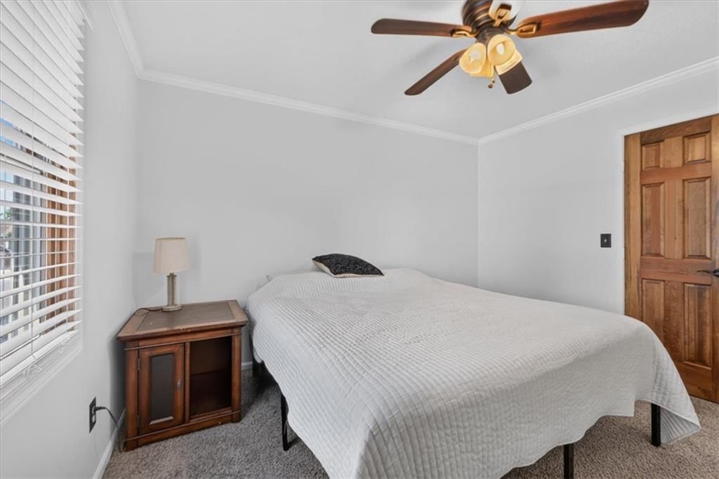 Photo 38 of 73 - 713 NW Eagle Ridge Circle, Lee's Summit, MO 64081