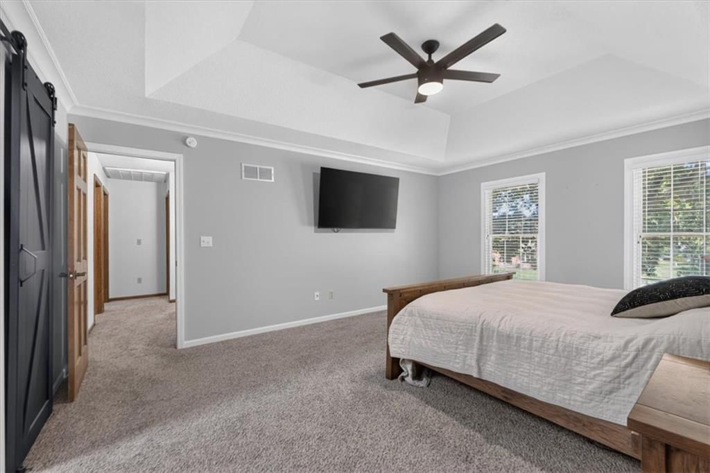 Photo 44 of 73 - 713 NW Eagle Ridge Circle, Lee's Summit, MO 64081