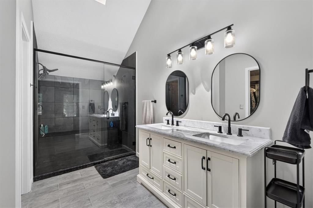 Photo 46 of 73 - 713 NW Eagle Ridge Circle, Lee's Summit, MO 64081