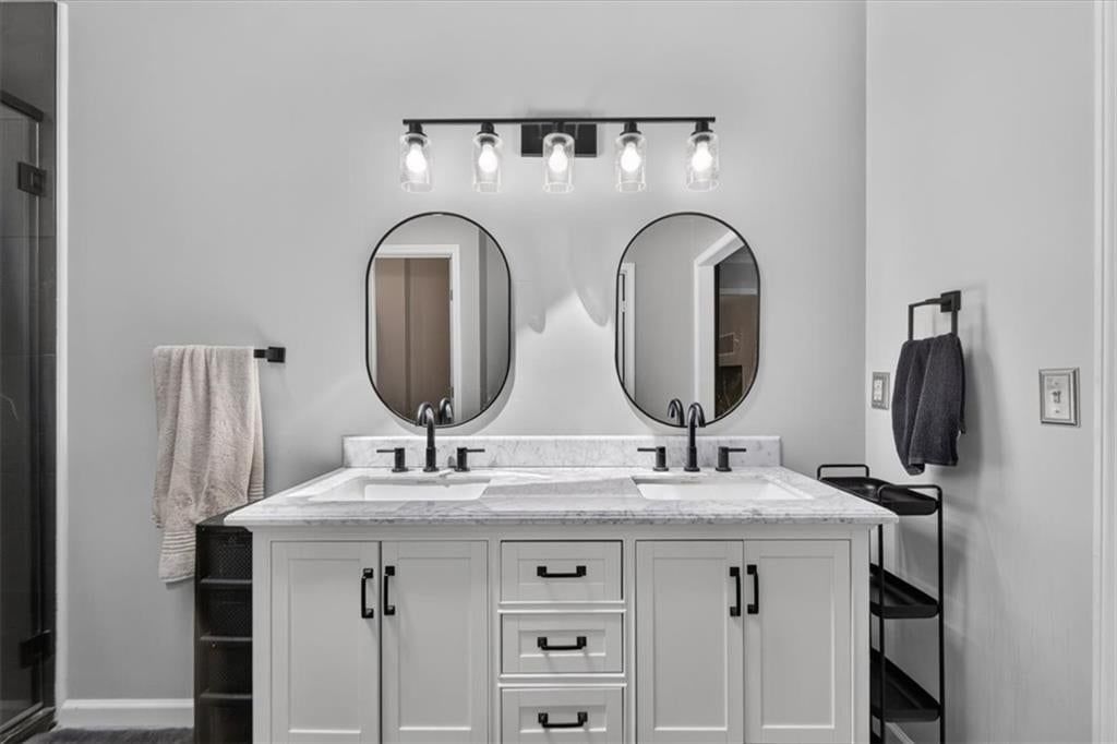 Photo 47 of 73 - 713 NW Eagle Ridge Circle, Lee's Summit, MO 64081