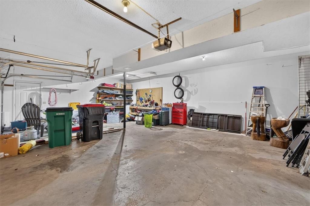 Photo 57 of 73 - 713 NW Eagle Ridge Circle, Lee's Summit, MO 64081