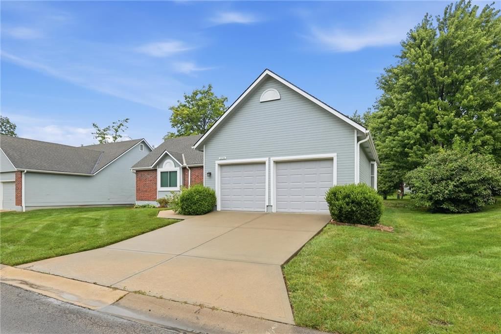 15724 Travis Street, Overland Park, KS: listing photo 2