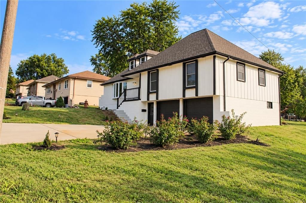 16001 E 30 Street, Independence, MO: listing photo 3
