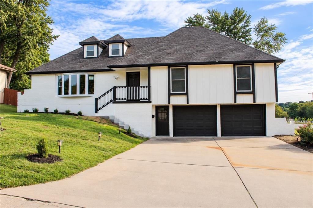 16001 E 30 Street, Independence, MO: listing photo 2