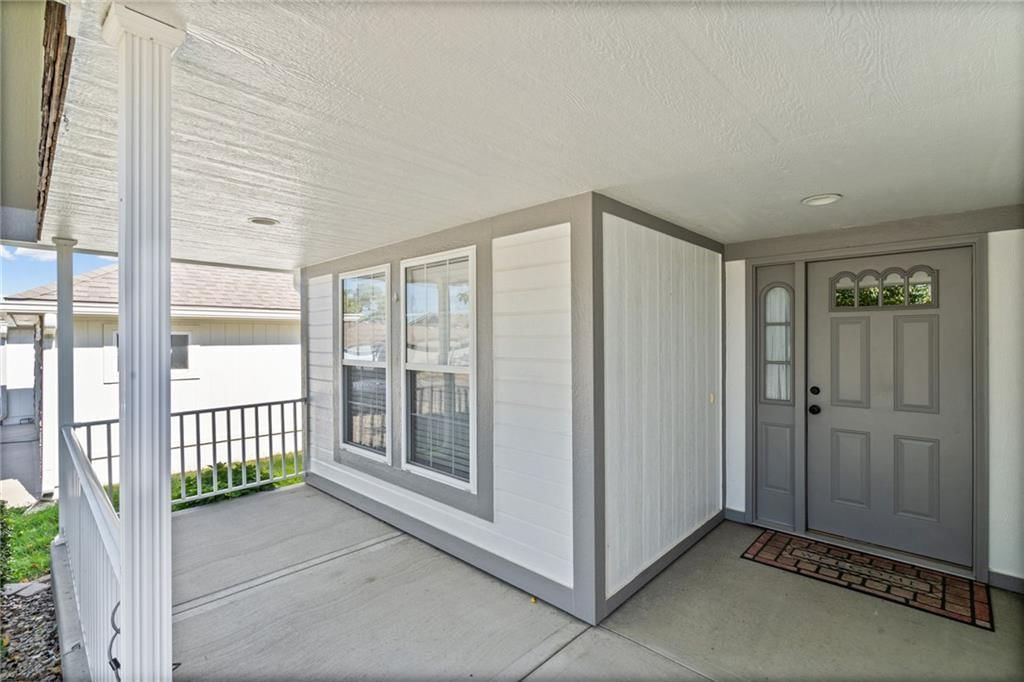 521 Galaxy Lane, Raymore, MO: listing photo 2